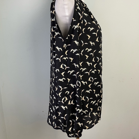 Karen Kane Seagull Print Blouse. Size S - Picture 6 of 13